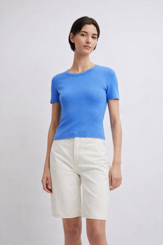 Niebieska prążkowana koszulka T-shirt z krótkim rękawem i okrągłym dekoltem