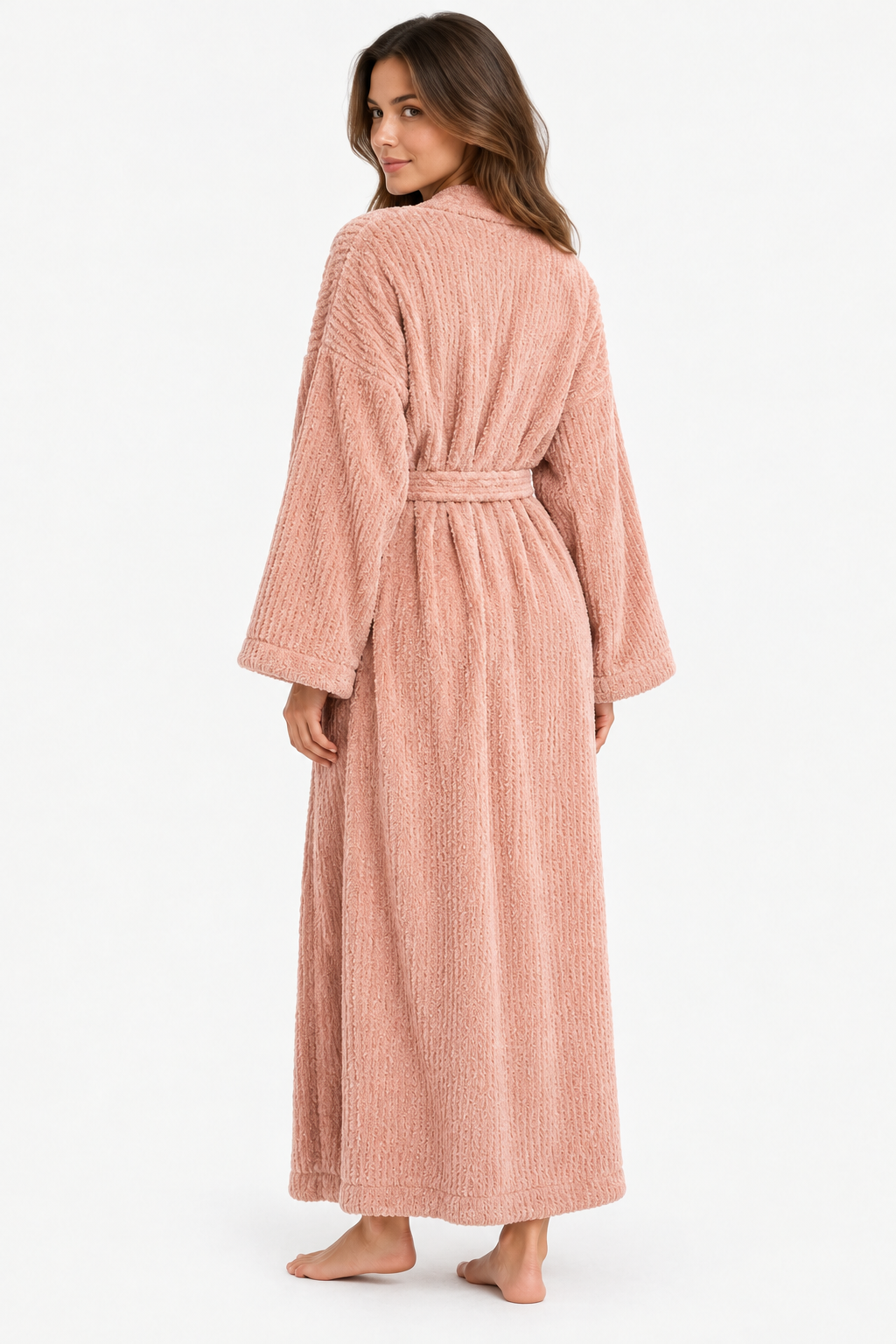 Teksturowany szlafrok z paskiem w kolorze pudrowego różu – miękki, długi pluszowy szlafrok