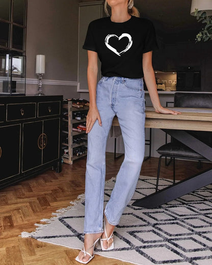 Czarna koszulka T-shirt z białym nadrukiem serca