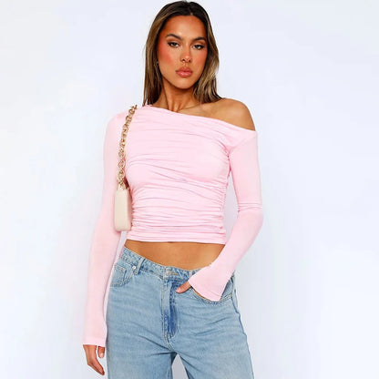 Jasnoróżowy top off-shoulder z marszczeniem i długim rękawem