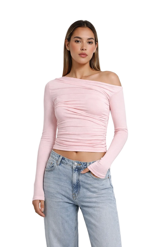Jasnoróżowy top off-shoulder z marszczeniem i długim rękawem