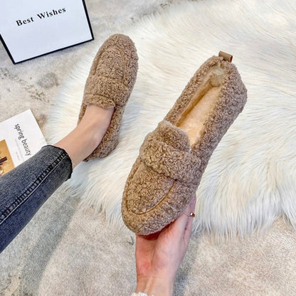 Teksturowane kapcie typu mokasyny Teddy – wyjątkowo miękkie, pluszowe kapcie domowe