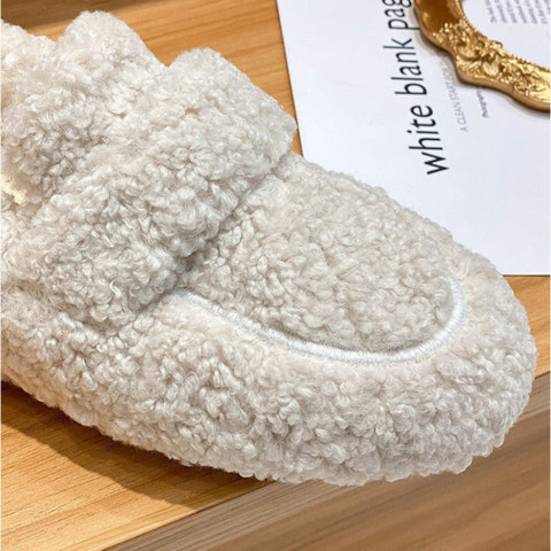 Teksturowane kapcie typu mokasyny Teddy – wyjątkowo miękkie, pluszowe kapcie domowe