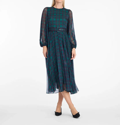 Zielona sukienka midi w kratę z transparentnymi rękawami i paskiem