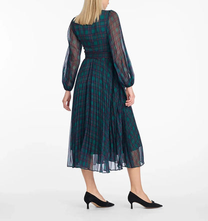 Zielona sukienka midi w kratę z transparentnymi rękawami i paskiem