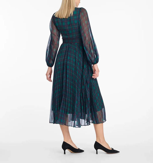 Zielona sukienka midi w kratę z transparentnymi rękawami i paskiem